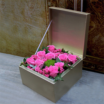 粉玫瑰花盒