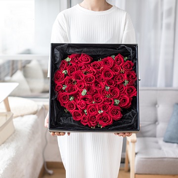 心形红玫瑰花礼盒