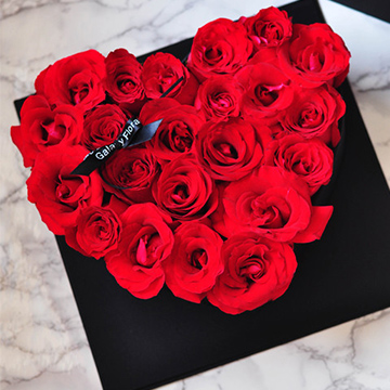 红玫瑰心形花盒