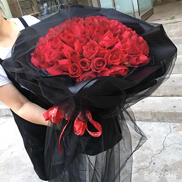 99朵紅玫瑰花束
