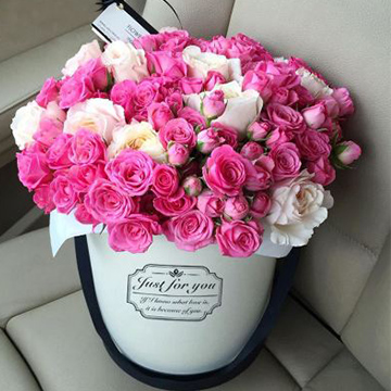 粉红玫瑰包抱抱桶