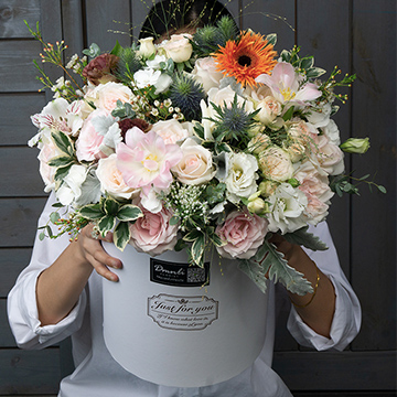 混搭鮮花抱抱桶