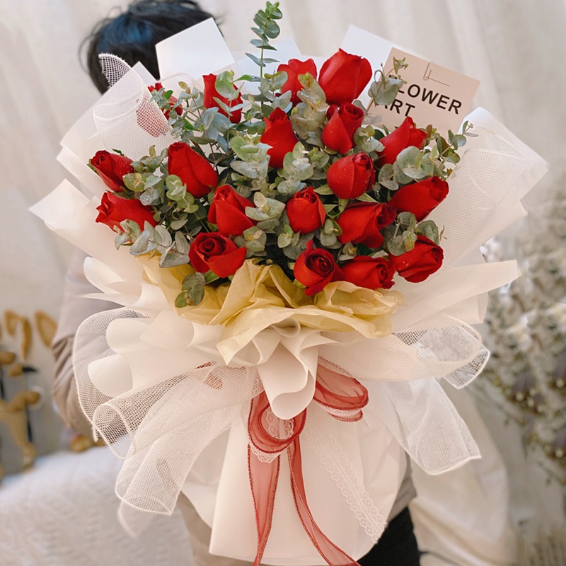 春日樱茶-19朵红玫瑰花束 北京网上订花哪家网站好_求婚鲜花的花束价格的大概费用