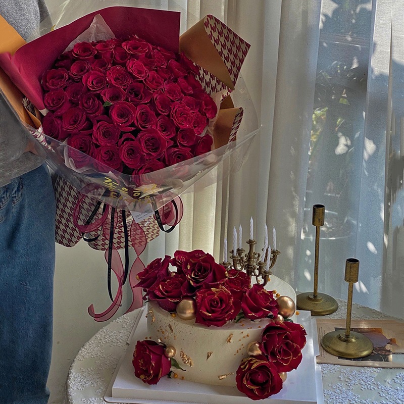 相拥-52朵红玫瑰+8寸蛋糕组合 