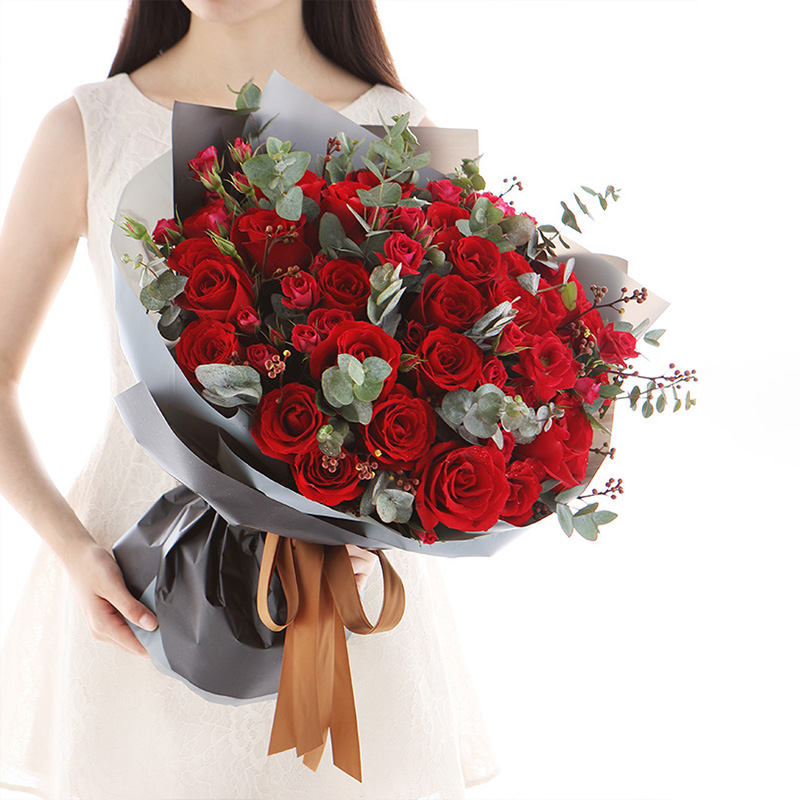 为你停留-33朵红玫瑰 兰州网上送花的app有哪些？光棍节送什么颜色的玫瑰花给女友好
