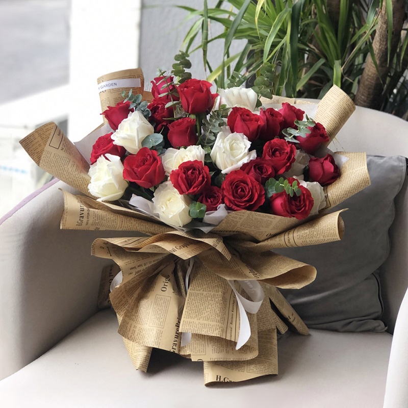 永恒的爱-33朵玫瑰混搭 库尔勒市网上花店订花服务怎么样？恋爱200天纪念日哪些礼物可以送