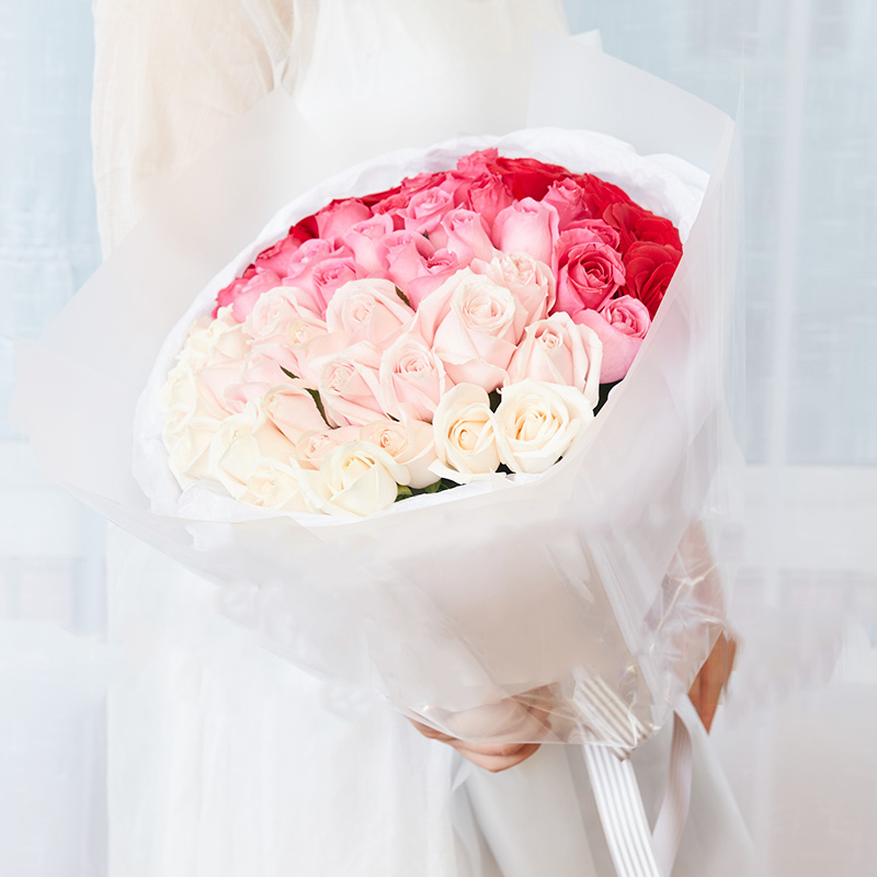 风中芭蕾-51朵混色玫瑰 四平异地鲜花预订网站哪个好？室友生日送什么礼物合适