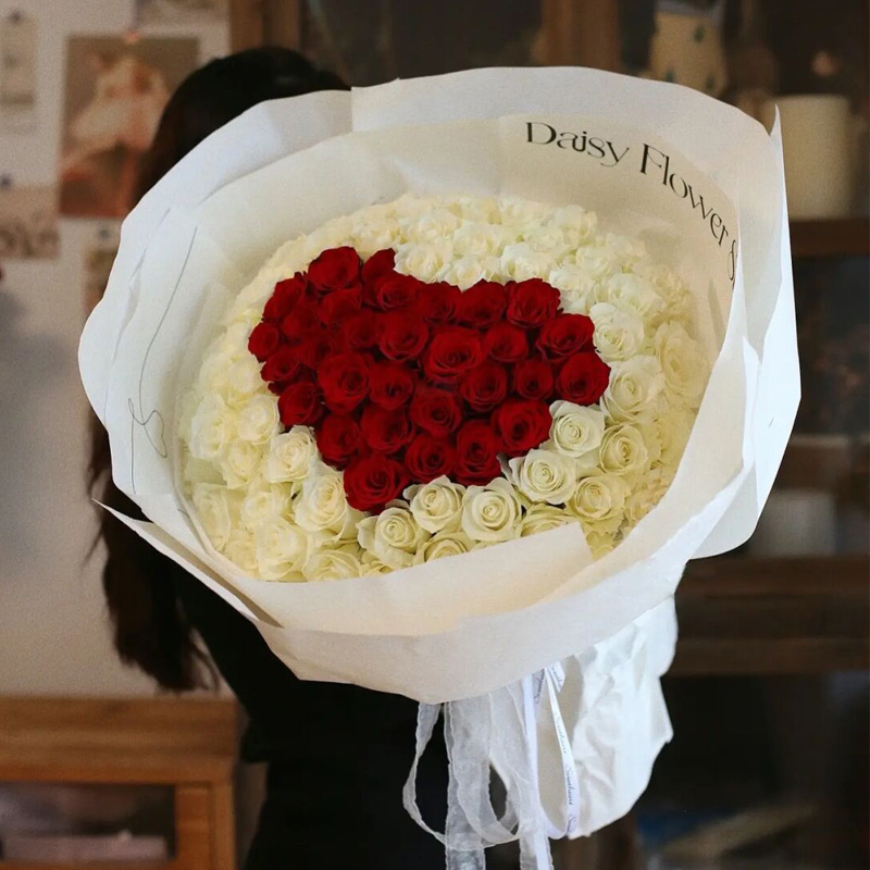 你是我的女主角-99朵混色玫瑰 音乐情人节送哪些鲜花可以作为礼物？音乐情人节鲜花推荐 