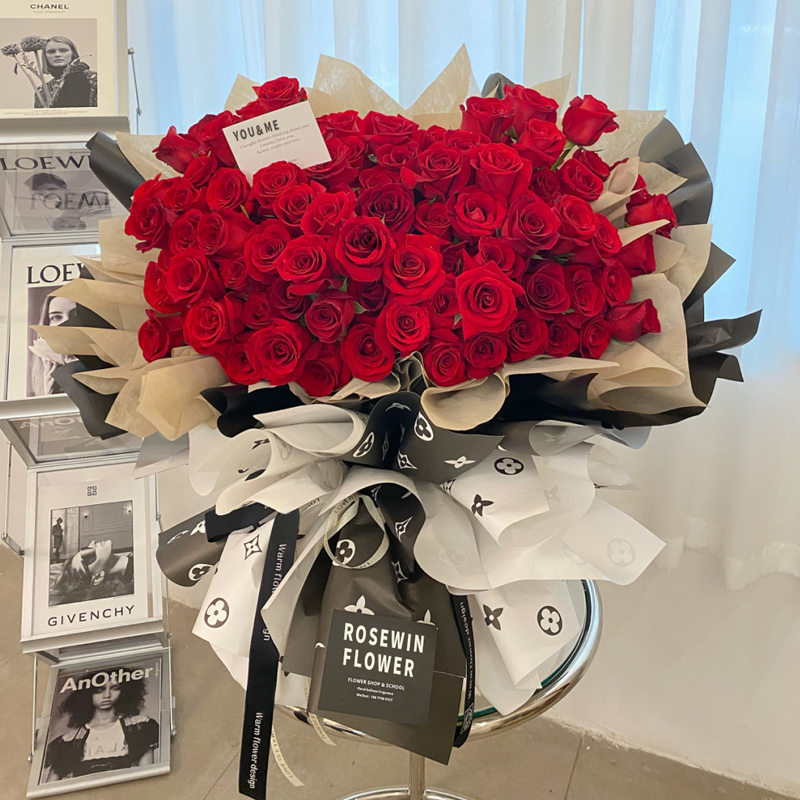 情书-119朵红玫瑰 60年结婚纪念日哪些鲜花可以送？结婚纪念日礼物推荐