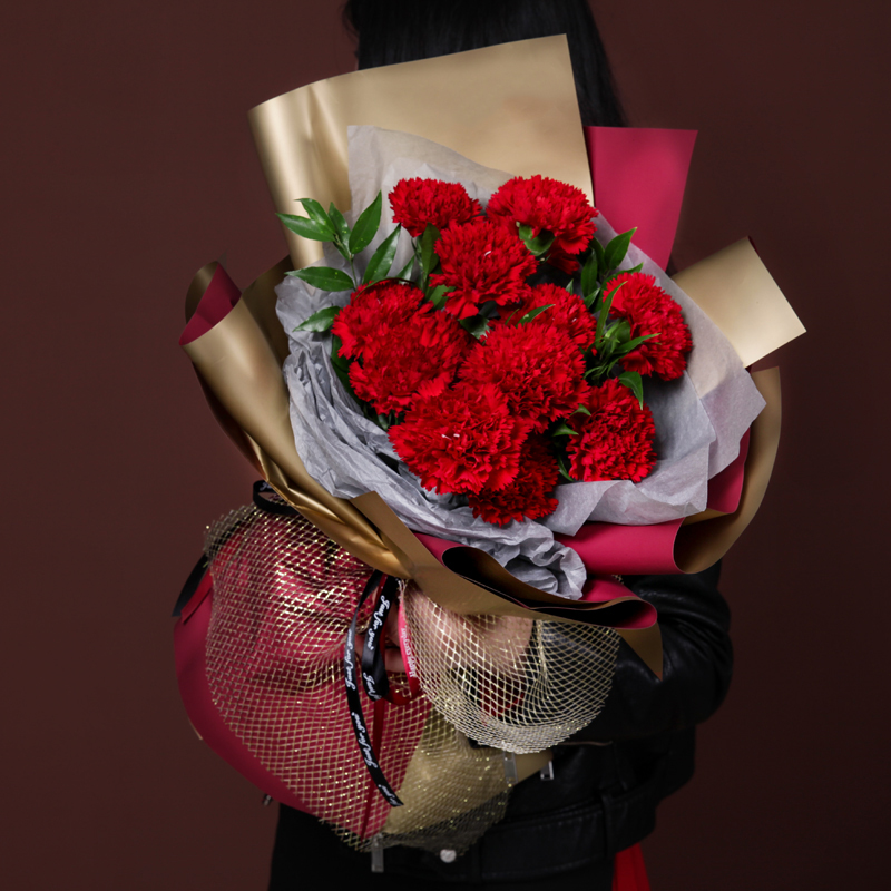 岁月静好-11朵红色康乃馨 买给长辈生日礼物送哪些合适