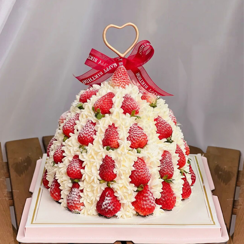 草莓塔主题鲜奶蛋糕 孩子的生日快到了父母送哪些礼物？小孩子一定会很高兴的