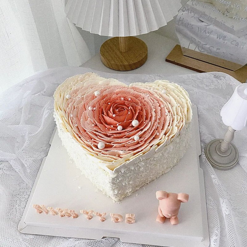 爱意满满心形鲜奶蛋糕 女朋友的生日就快要到了，去哪给女朋友挑选礼物
