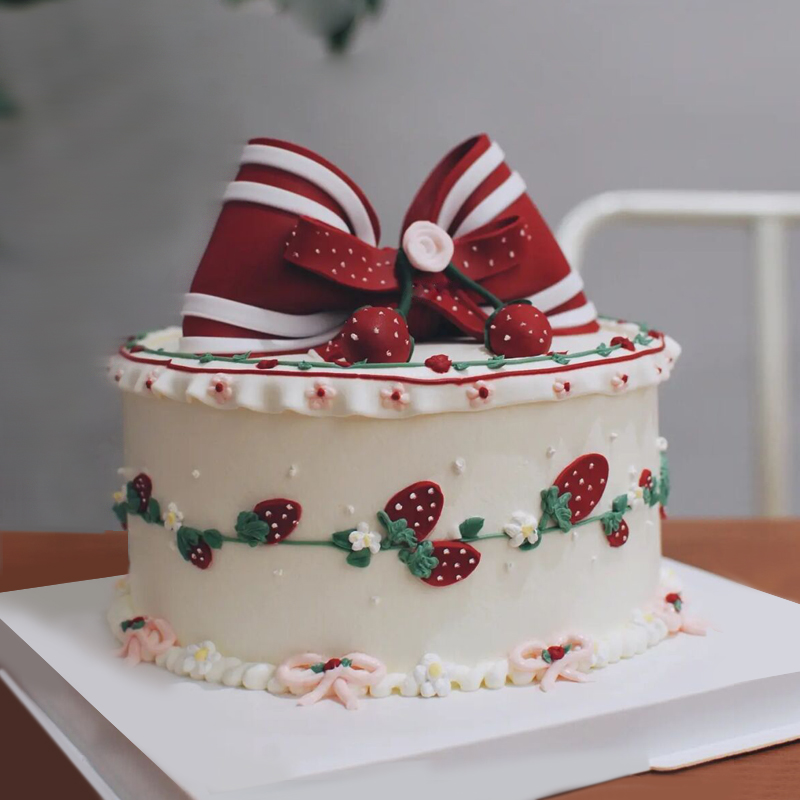 圣诞节主题红色翻糖鲜奶蛋糕 圣诞节异地可以送的礼物有哪些？圣诞节礼物推荐 