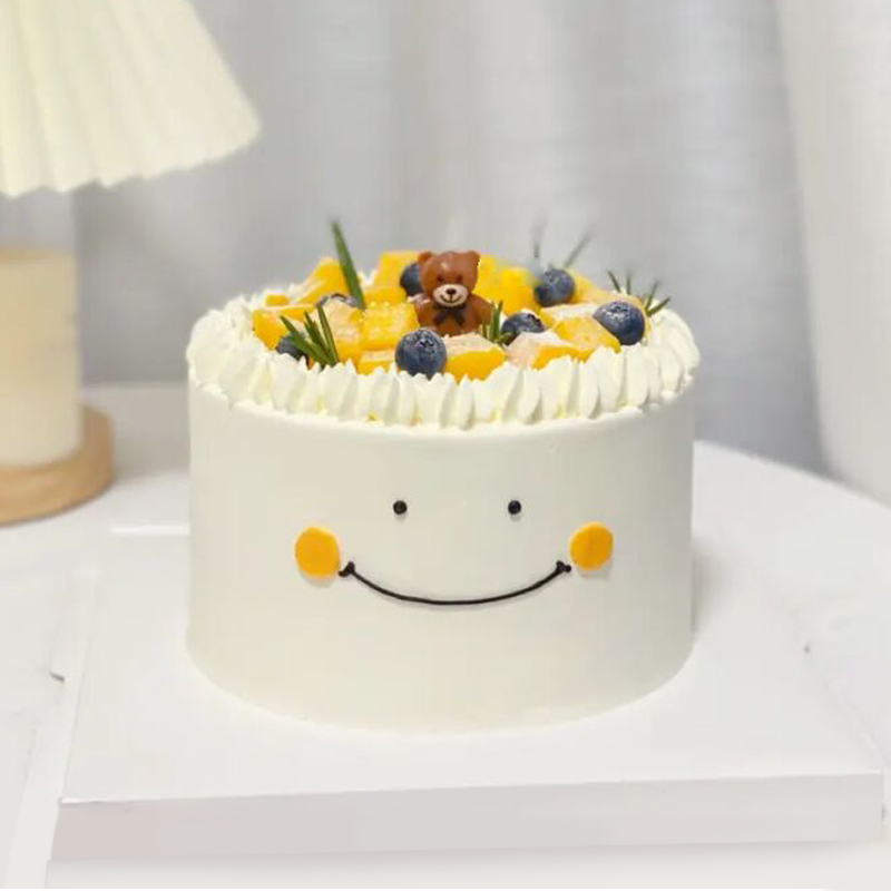 简约微笑水果鲜奶蛋糕 同学生日可以送什么礼物？生日蛋糕祝福语大全