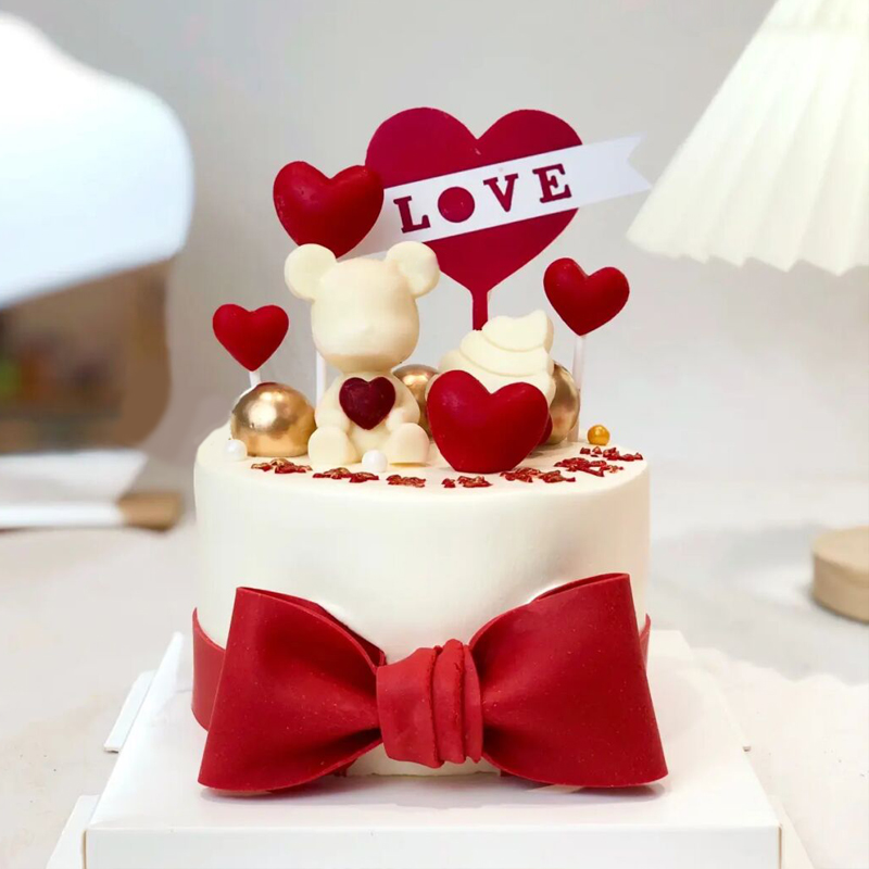 爱心满满热恋主题翻糖鲜奶蛋糕 恋爱纪念日怎么过比较浪漫？要准备恋爱纪念日蛋糕吗