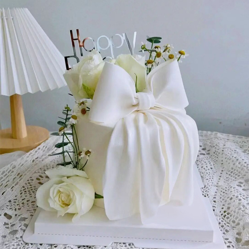 仙气满满鲜花翻糖蝴蝶结鲜奶蛋糕 婚礼上切蛋糕环节是有什么寓意吗