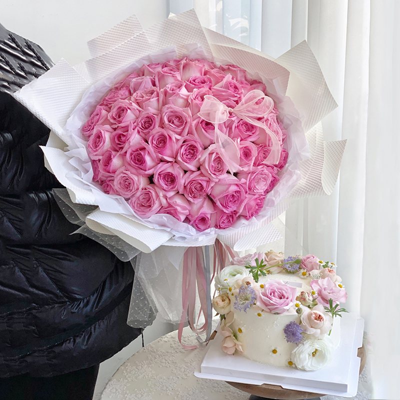 神密花园-99朵粉玫瑰+6寸蛋糕组合 生日给老婆买鲜花浪漫好还是买蛋糕实际点好呢 