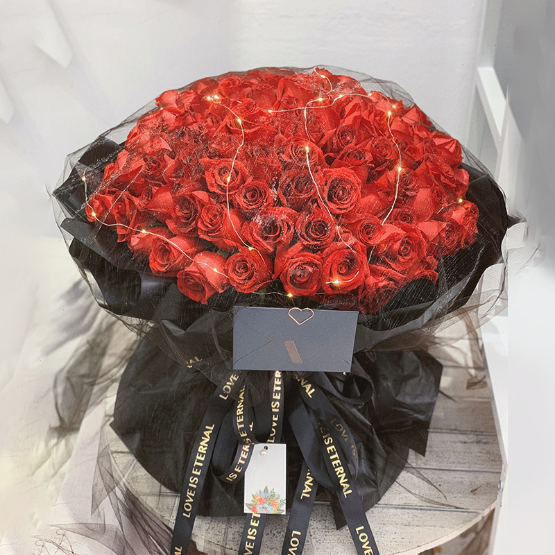 玫瑰小黑裙-99朵红玫瑰 情人节送爱人的鲜花都有哪些？情侣必看