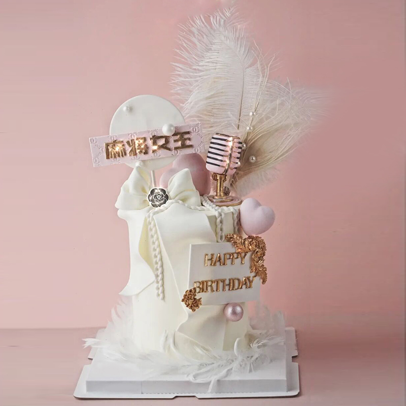 麻将女王主题翻糖鲜奶蛋糕 给女友订生日蛋糕上面写什么字？在女朋友的生日蛋糕上写什么祝福语