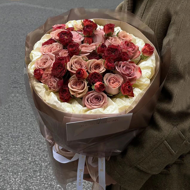 永恒的祝福-19朵卡布奇诺玫瑰+巧克力泡泡混搭