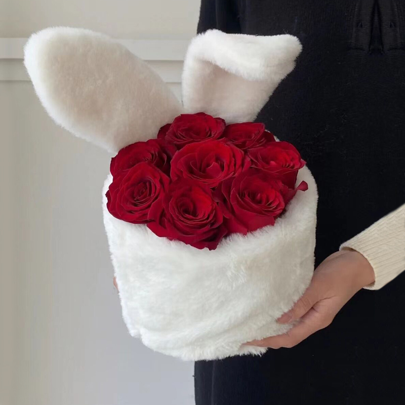 小可爱-8朵红玫瑰小兔子抱抱桶