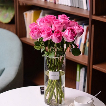纯玫瑰包月鲜花共4束（送花瓶）