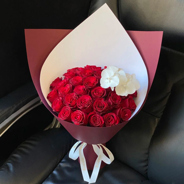 33朵高级红玫瑰花束